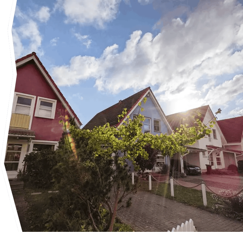 Row of residential homes in an Alabama neighborhood